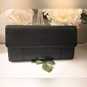Fossil Black Women's Clutch ( New With Tags )
